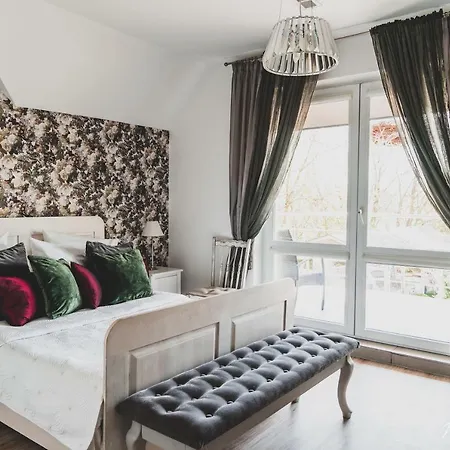 Dwor Biale Wino 4* Kołbaskowo