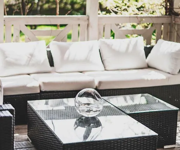 Dwor Biale Wino 4* Kołbaskowo