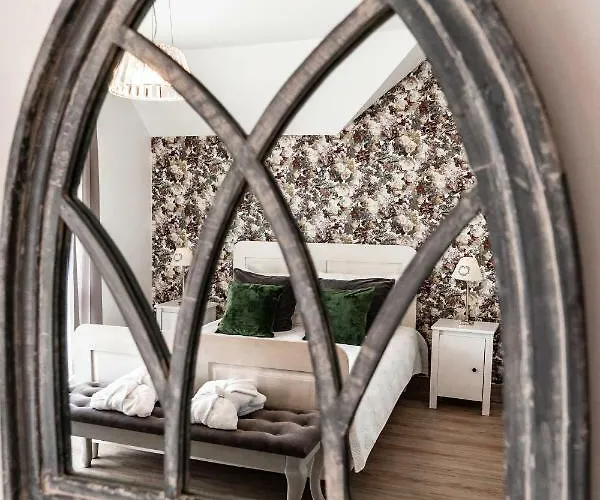 Dwor Biale Wino בית הארחה 4*