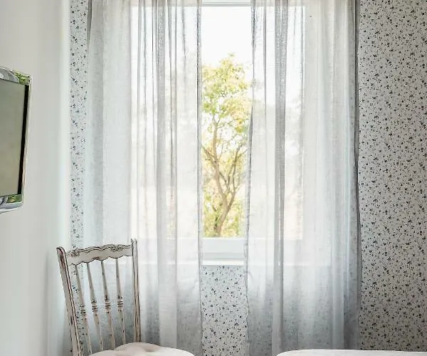 Dwor Biale Wino Kołbaskowo